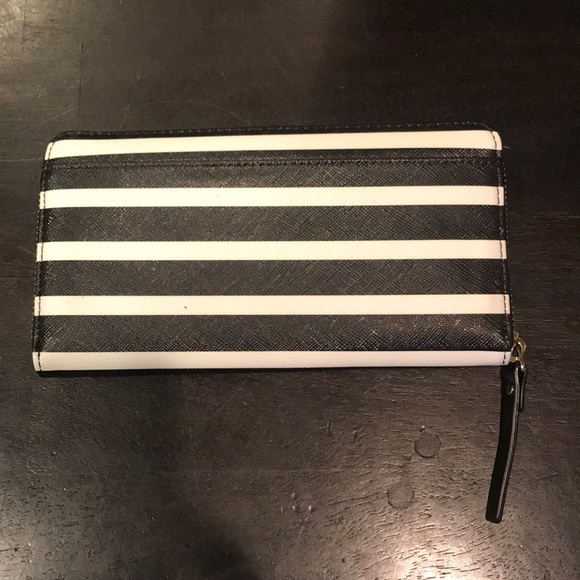 Kate Spade Brightwater Drive wallet. - Picture 2 of 4